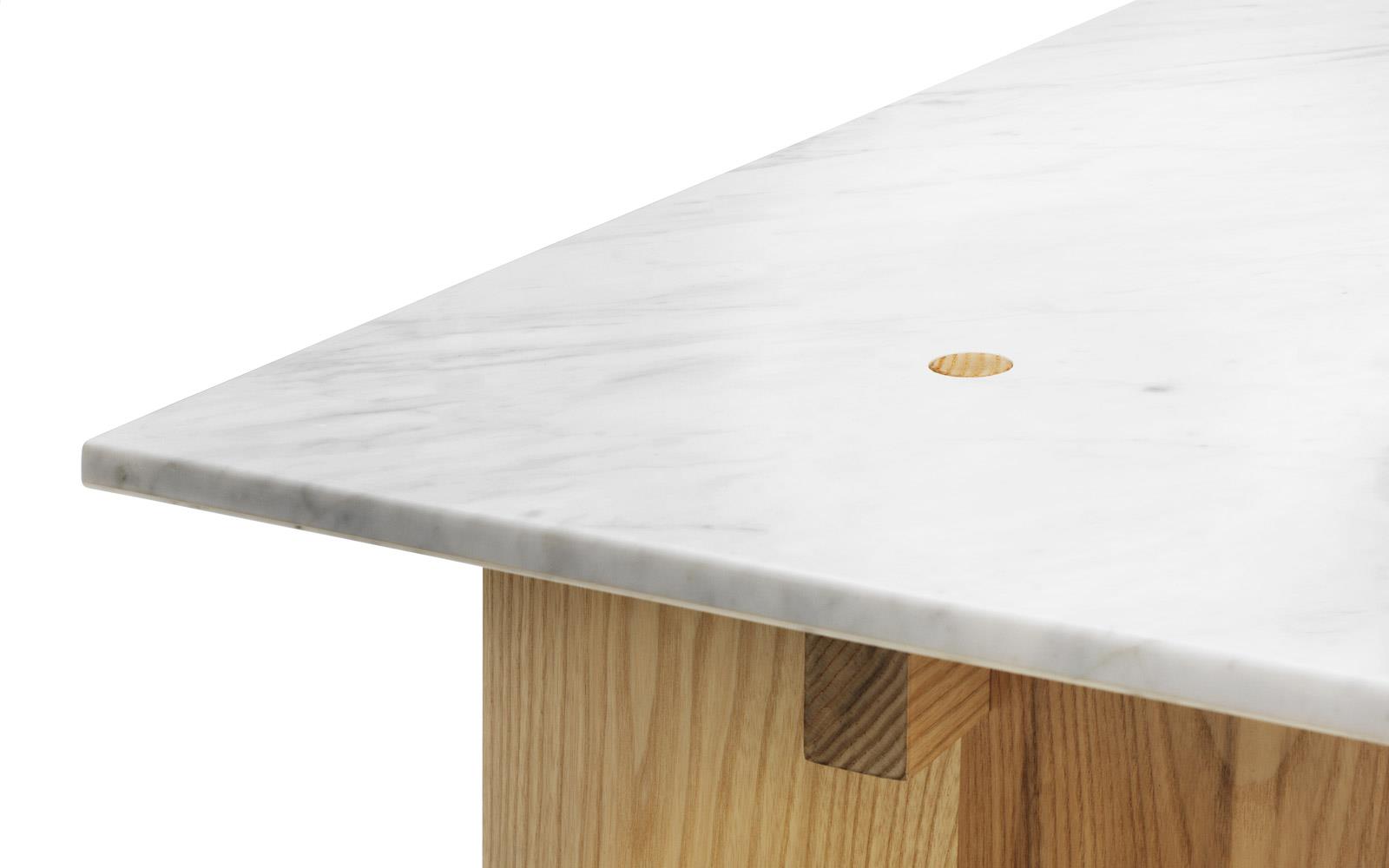 Solid sofabord – design i marmor og eg