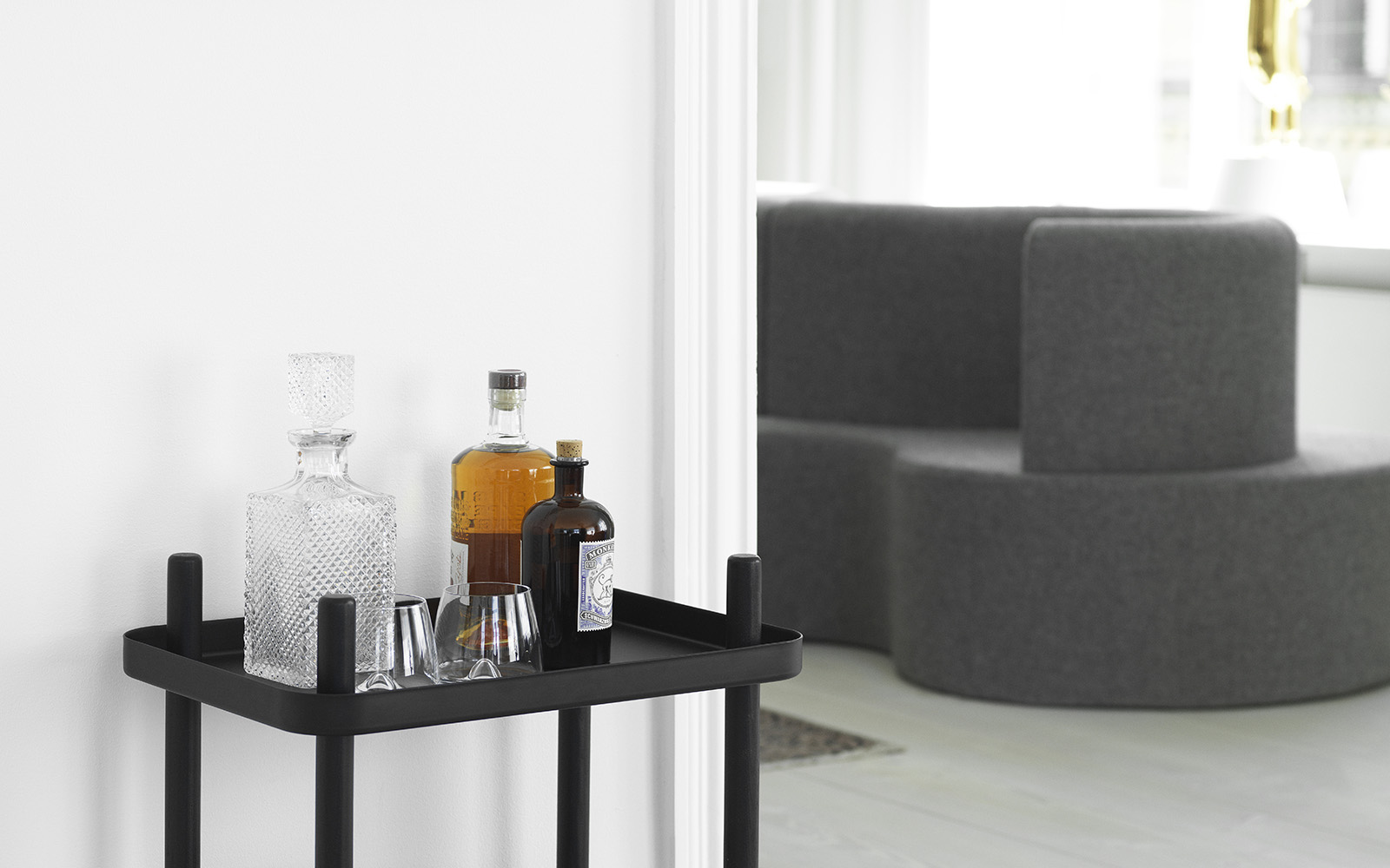Feat herstel Psychiatrie Block Side Table in Light Grey - A versatile piece of furniture.